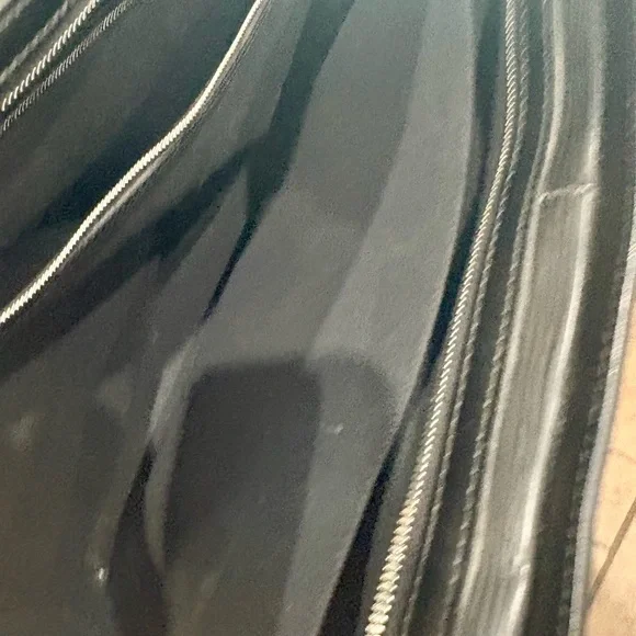 Louis Vuitton Epi Leather Briefcase/Satchel. Fast shipping. - Picture 4 of 13